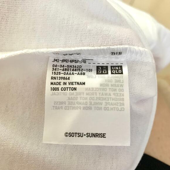 Uniqlo Mobile Suit GUNDAM 45th Anniversary UT Graphic T-Shirt in White - Picture 13 of 14